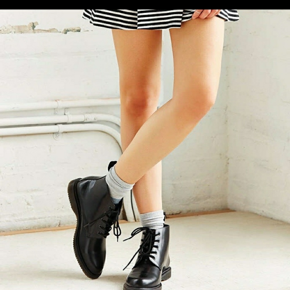 Dr. Marten Emmeline 5-eyed lace boot